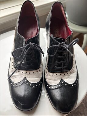 Black & White Women's Wingtip Oxford Heeled Shoes in 8.5 or 39